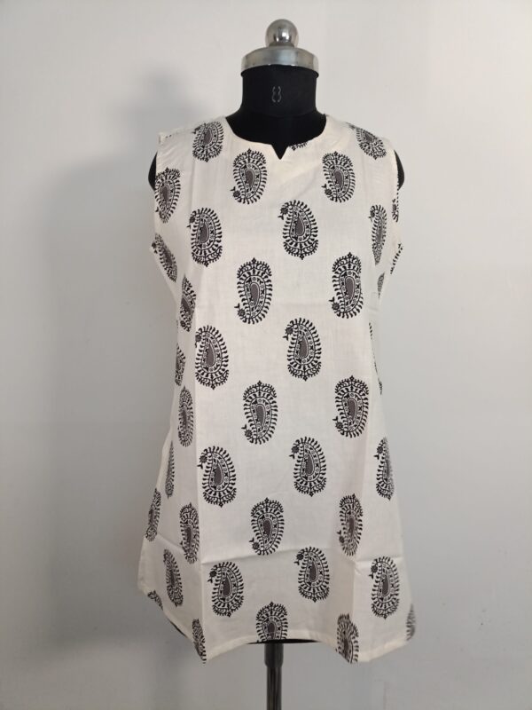 Elegant White Cotton Kurti with Black Handblock Paisley Print – Rangkari