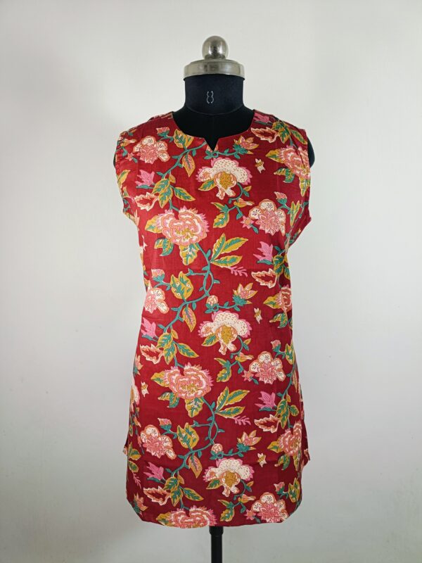 Rangkari Women’s Red Floral Printed Cotton Sleeveless Kurti